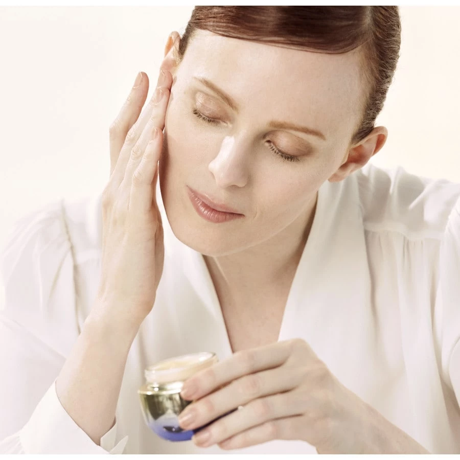 Shiseido Vital Perfection Uplifting And Firming Cream Crema Viso 5 Shiseido Vital Perfection Uplifting And Firming Cream Crema Viso - immagine 3