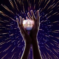 Shiseido Vital Perfection Holiday Kit Cofanetto Trattamento Viso -Negozio al dettaglio [ Aveda] 2022 Shiseido Cofanetti Vital Perfection Holiday Kit 3